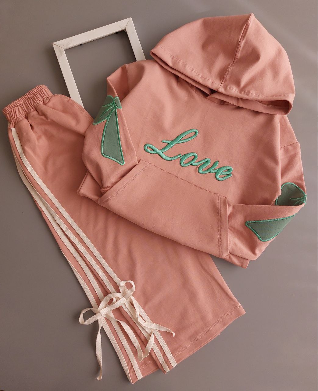 عکس محصول ست هودی شلوار Love - شماره 2