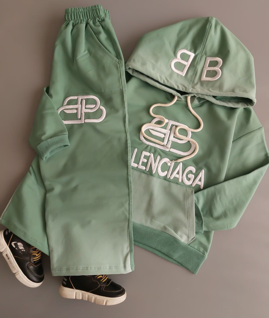 عکس محصول هودی شلوار بالانسیگا گلدوزی گرم بالا - شماره 4