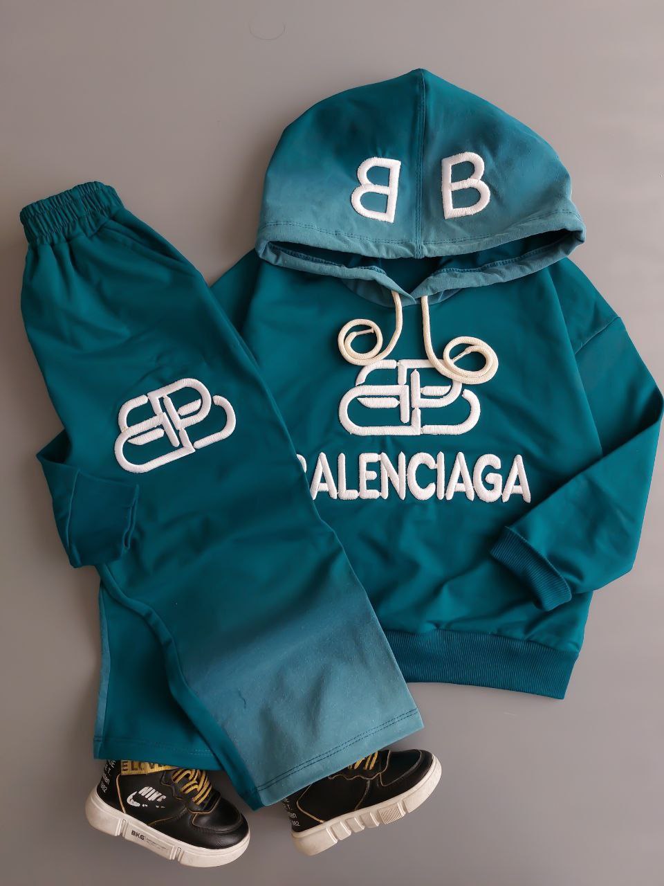 عکس محصول هودی شلوار بالانسیگا گلدوزی گرم بالا - شماره 1