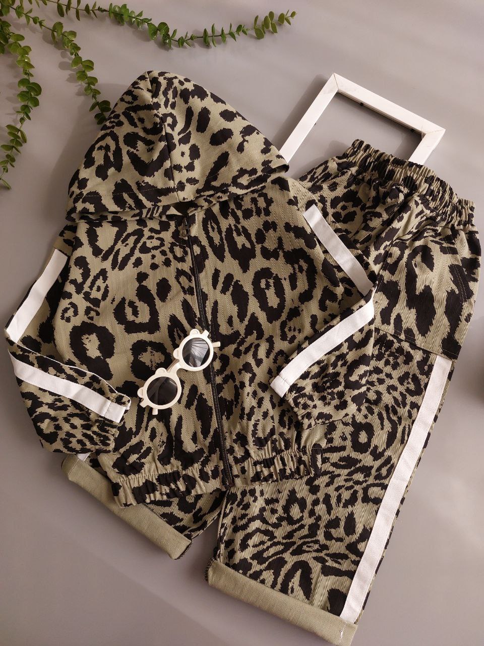 عکس محصول سویشرت شلوار کتان پلنگی - شماره 3