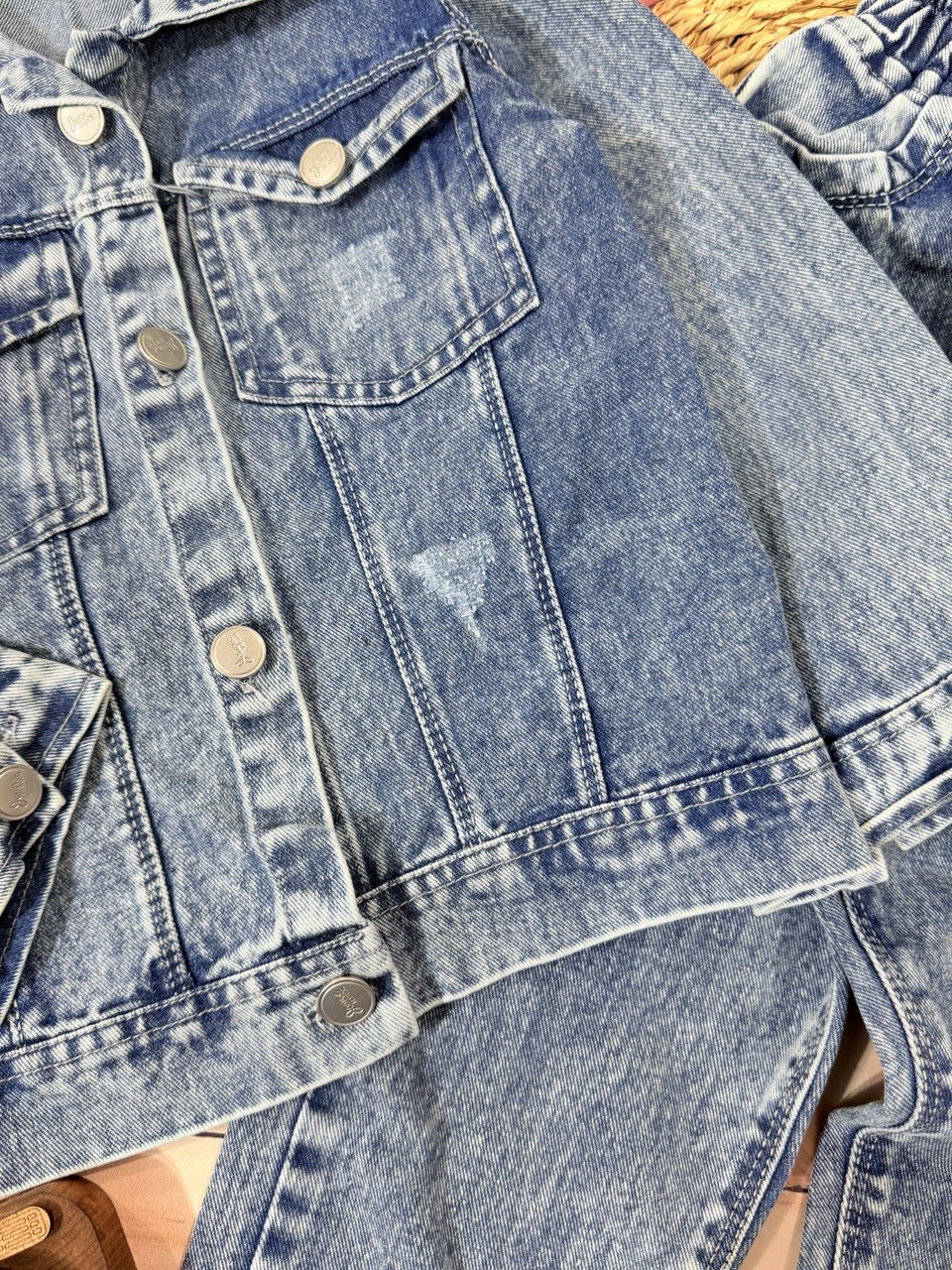 عکس محصول ست کت و شلوار لی درجه یک کیفیت بالا - شماره 3