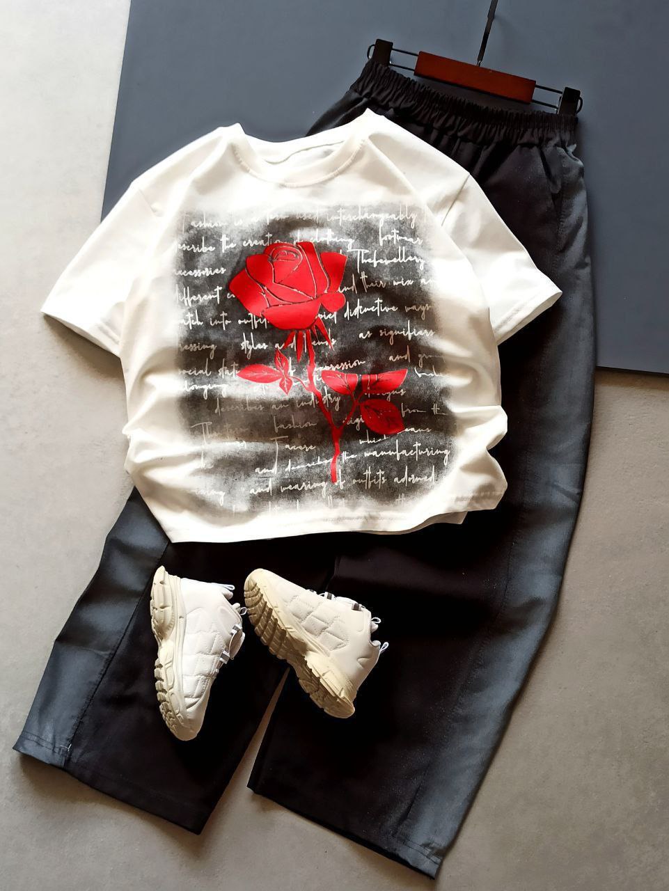 عکس محصول تیشرت با شلوار بگ گل رز - شماره 1