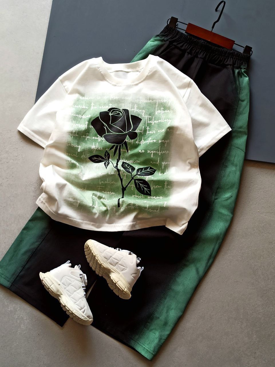 عکس محصول تیشرت با شلوار بگ گل رز - شماره 5