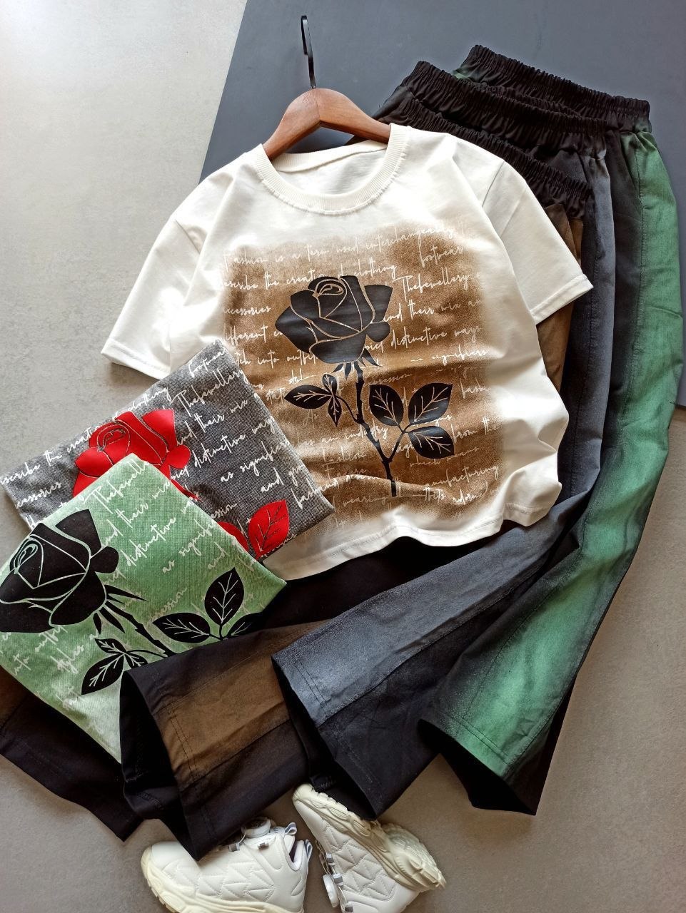 عکس محصول تیشرت با شلوار بگ گل رز - شماره 3