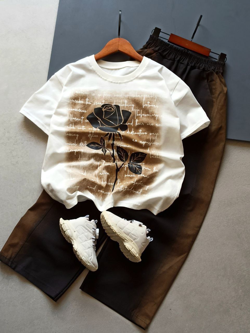 عکس محصول تیشرت با شلوار بگ گل رز - شماره 2